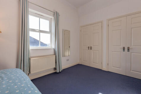 Bedroom 1- Angle ...