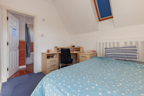 Bedroom 1- En-Sui...