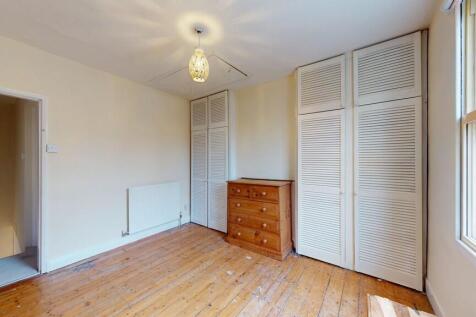 Bedroom 1 - Angle...