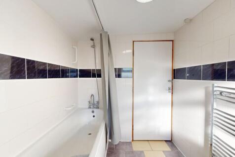 Bathroom 2 - Angl...