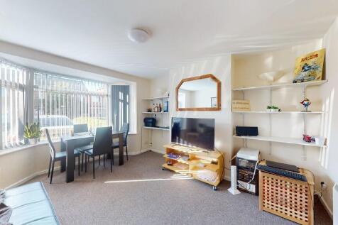 Living Area - Ang...