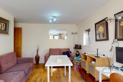 Living Area - Ang...