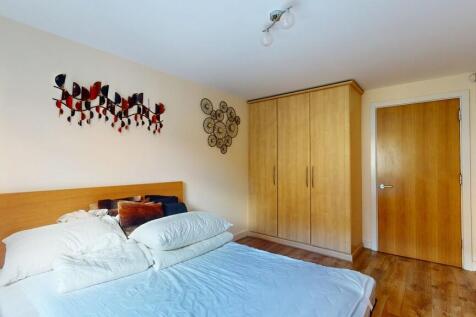 Bedroom 1 - Angle...