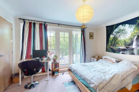 Bedroom 1 - Angle...