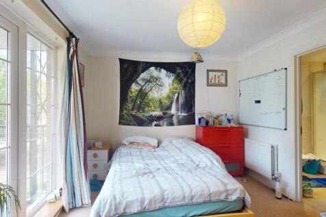 Bedroom 1 - Angle...