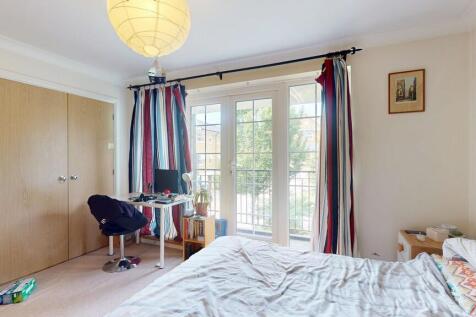 Bedroom 1 - Angle...
