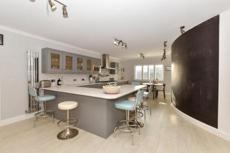 Kitchen/ Breakfast Area
