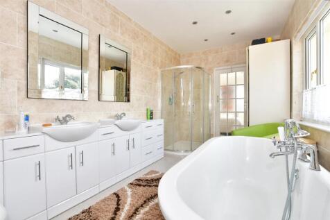 En Suite Bath/Shower Room