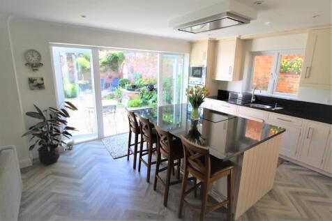 Kitchen/Breakfast Area