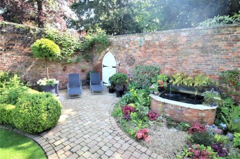Enclosed Rear Garden