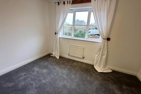 second bedroom.jpg