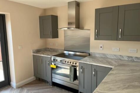 Kitchen 2.jpg