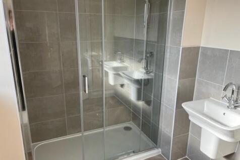 Ensuite double shower.jpg