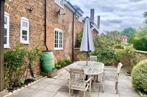 2 Manor Mews Courtyard.jpeg