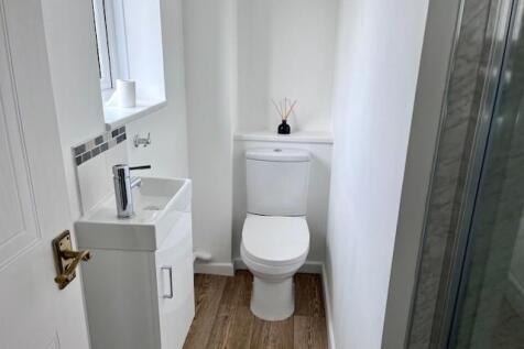 Ensuite Shower Room.jpg