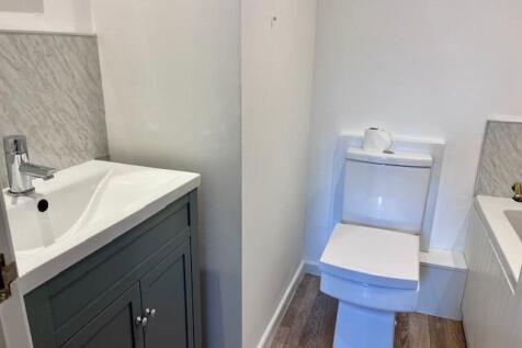 Family Bathroom.jpg