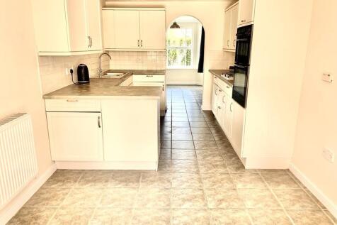 Kitchen 2.jpg