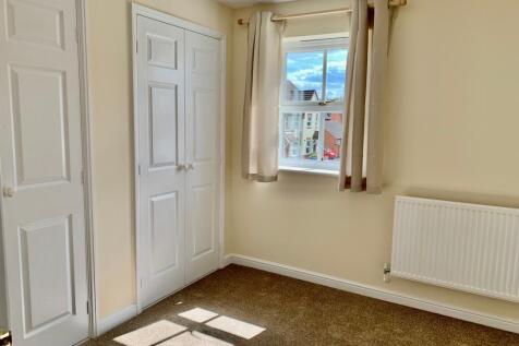 Bedroom 1.jpg
