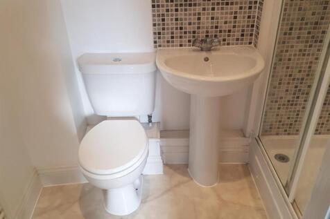 21 Holly En Suite.jpg