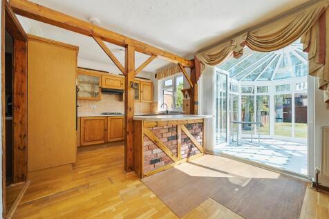 Kitchen/Dining Area