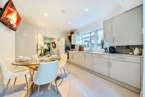 Kitchen/Dining Area