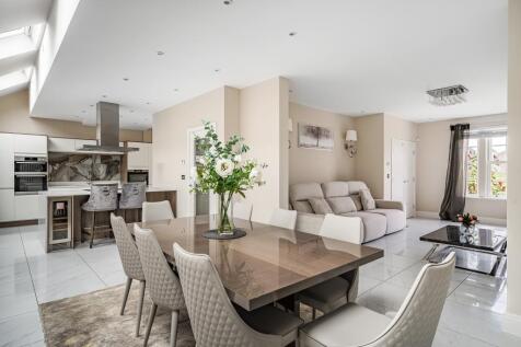 Kitchen/Dining Area