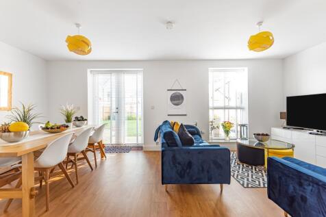 Living/Dining Area