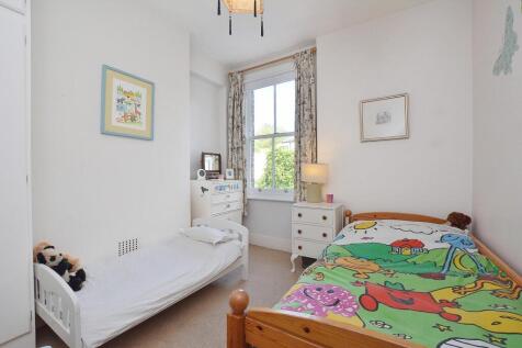 11&#39; First Floor Bedroom
