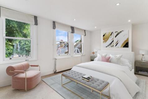Guest Bedroom (Top Floor)