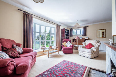 32 Underhill Cres...