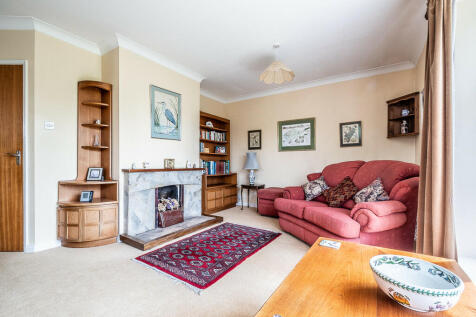32 Underhill Cres...