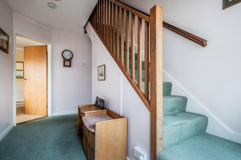 32 Underhill Cres...