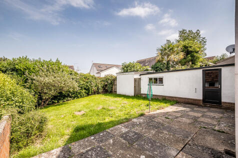 32 Underhill Cres...
