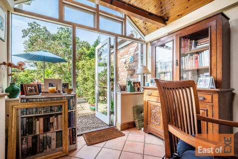 Victoria House - ...