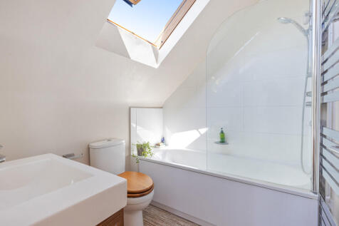 Master Bedroom En...