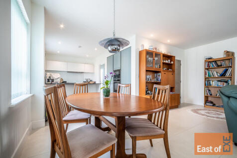 5 Catherines Clos...