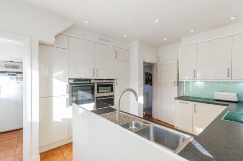 A17 - 7 Maryfield...