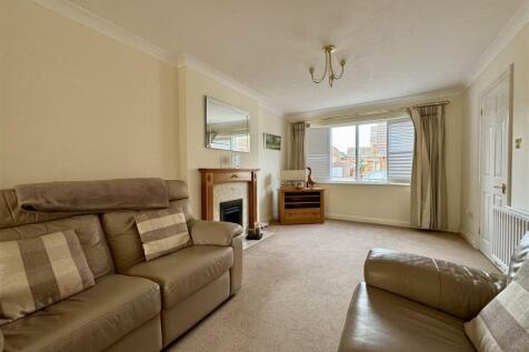 LOUNGE DINING ROOM