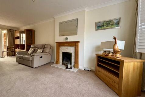 LOUNGE DINING ROOM