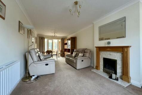 LOUNGE DINING ROOM