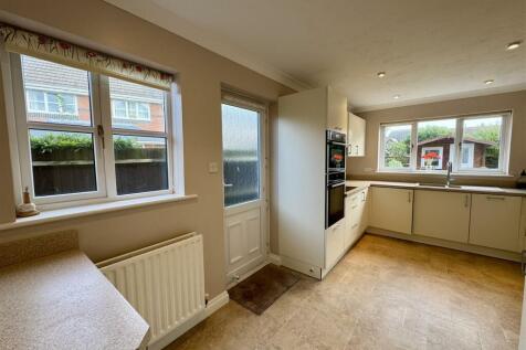 KITCHEN BREAKFAST ROOM
