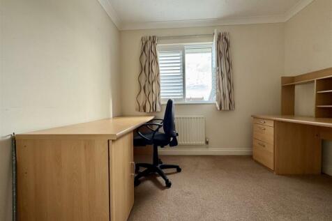 BEDROOM 3 / STUDY