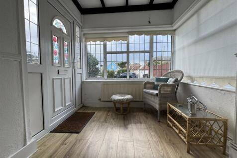 ENTRANCE HALL / PORCH