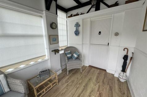 ENTRANCE HALL / PORCH