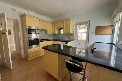 KITCHEN / BREAKFAST ROOM
