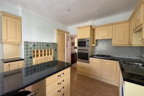 KITCHEN / BREAKFAST ROOM