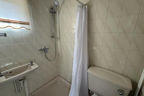 ENSUITE SHOWER ROOM