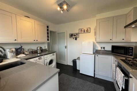 RECENTLY FITTED KITCHEN
