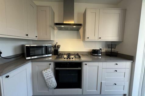 RECENTLY FITTED KITCHEN