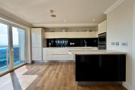 FITTED KITCHEN